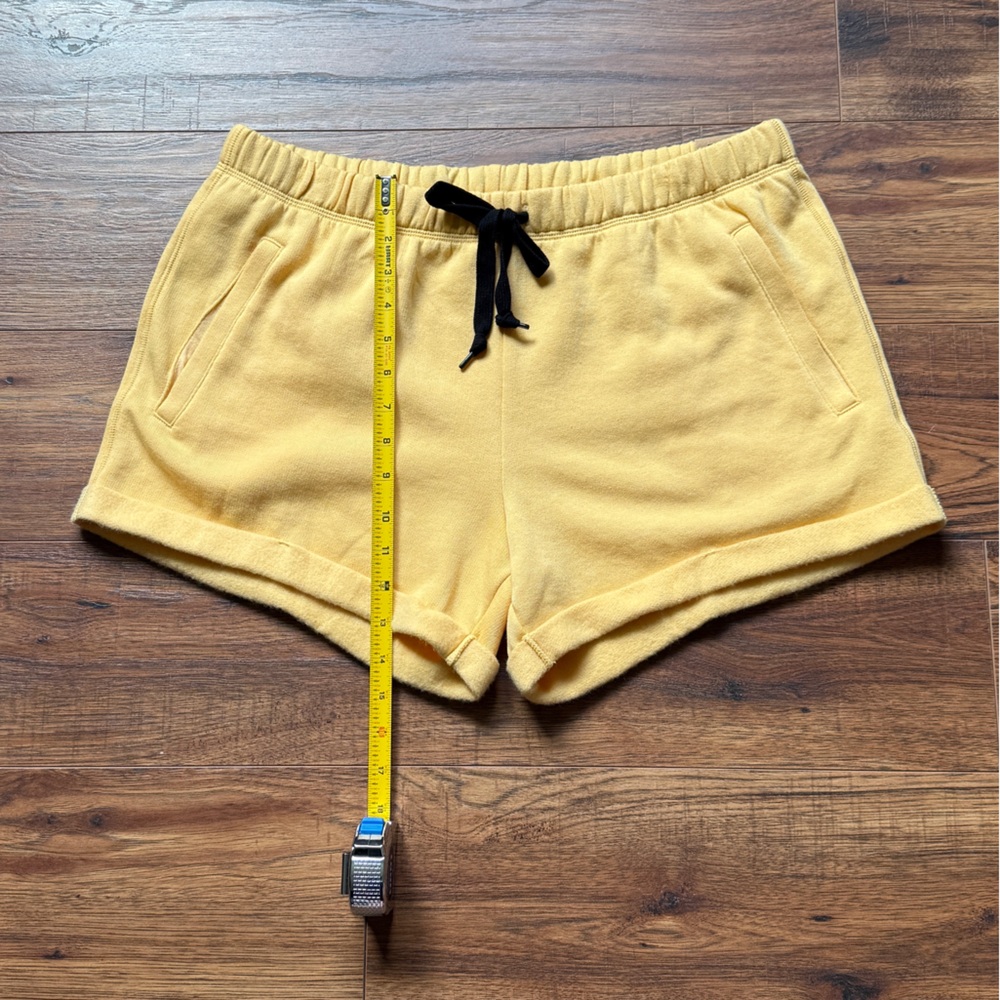 PINK Victoria’s Secret Women’s Boyfriend Logo Fleece Short Yellow Size Large NWT - Picture 2 of 7